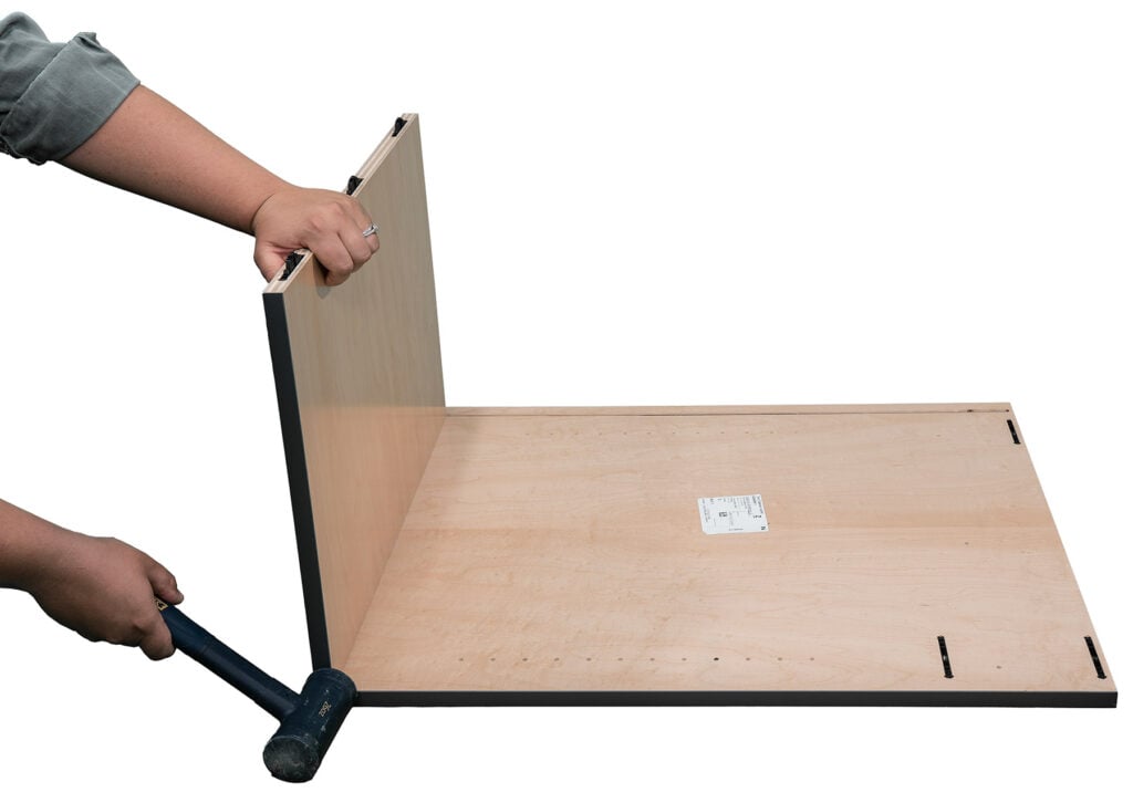 Attaching the cabinet bottom to the side